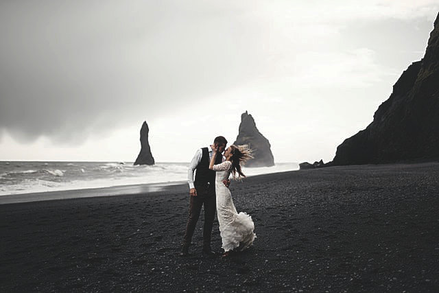 Wedding love-story on the beach